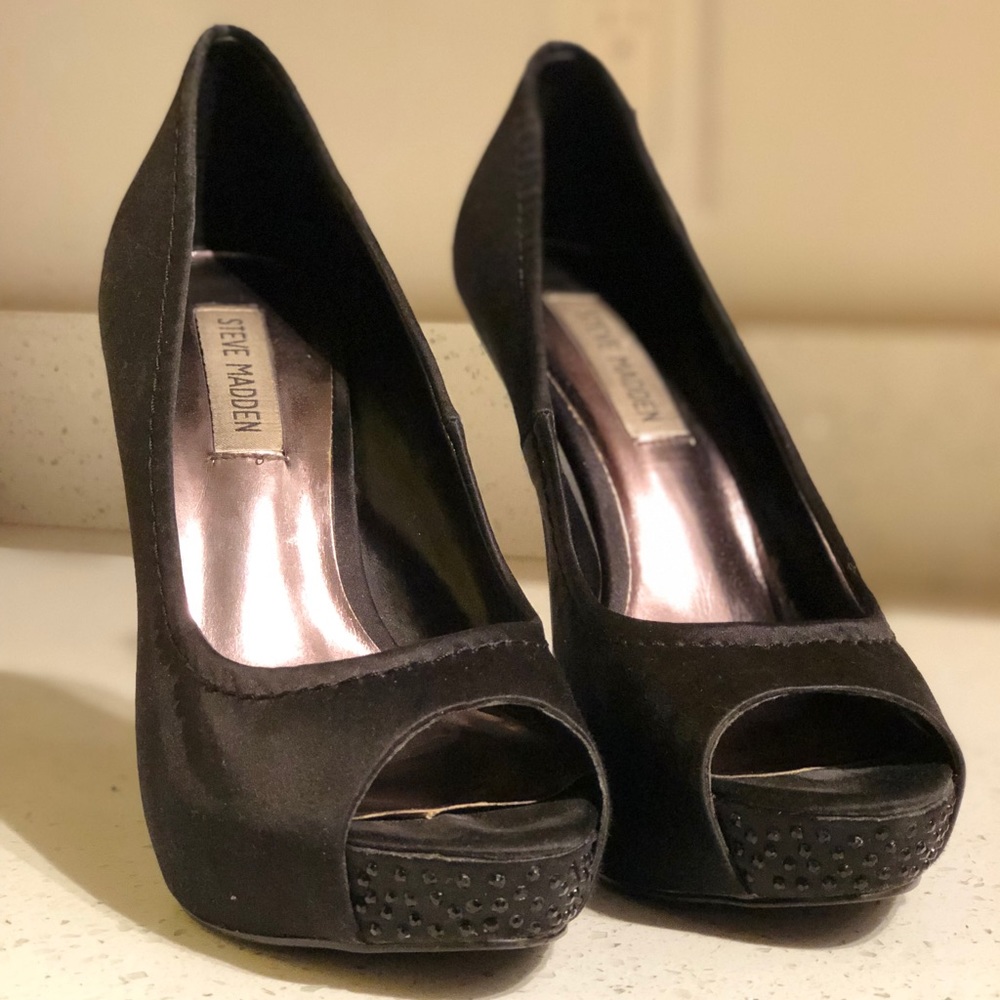 Steve Madden Feelixx Peep Toe Satin Heels